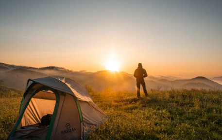 Integrating Portable Power Stations with Solar Panels for Off-Grid Homes
